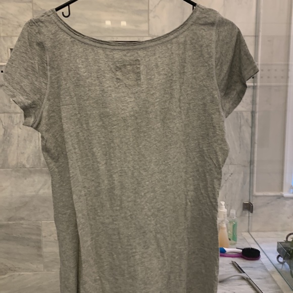 Hollister gray v neck t shirt - Picture 5 of 6